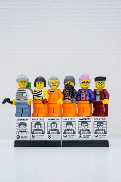 Matching wanted criminal posters and minifigs in the LEGO City theme.